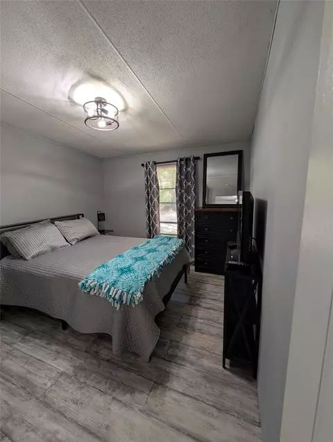 Bedroom - 346 Lakeside Cir, Trinity, TX 75862 photo 3 of 5