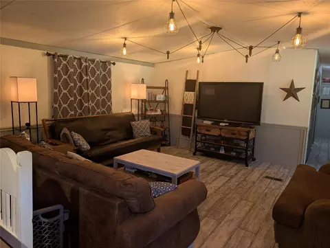 Living - 346 Lakeside Cir, Trinity, TX 75862 photo 1 of 4