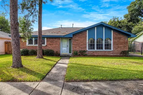 13823 Overbrook Ln, Houston, TX 77077