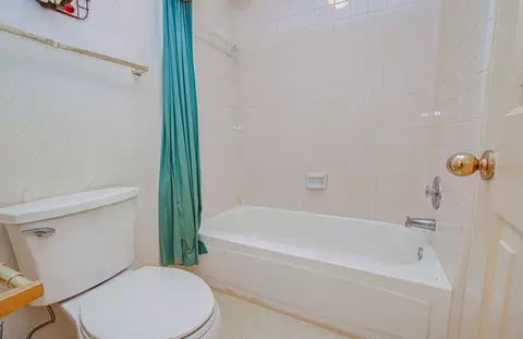 Bath - 16714 Manningtree Ln, Spring, TX 77379 photo 6 of 7