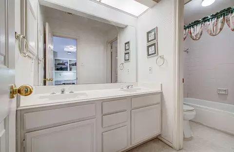 Bath - 16714 Manningtree Ln, Spring, TX 77379 photo 5 of 7