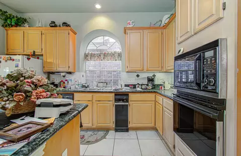 Kitchen - 16714 Manningtree Ln, Spring, TX 77379 photo 4 of 7