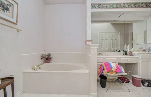 Bath - 16714 Manningtree Ln, Spring, TX 77379 photo 3 of 7