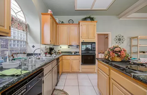 Kitchen - 16714 Manningtree Ln, Spring, TX 77379 photo 5 of 7