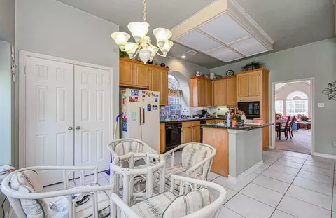 Kitchen - 16714 Manningtree Ln, Spring, TX 77379 photo 6 of 7