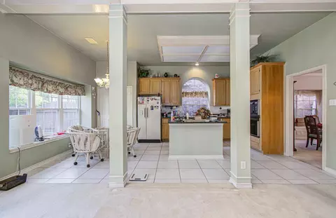 Kitchen - 16714 Manningtree Ln, Spring, TX 77379 photo 7 of 7