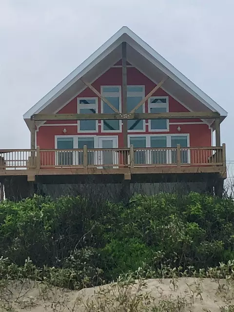 980 Bay St, Gilchrist, TX 77617