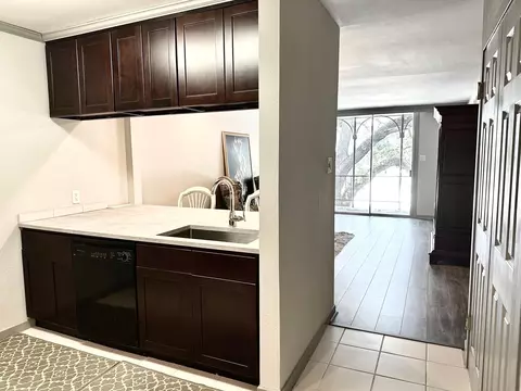 3300 Yorktown St #22, Houston, TX 77056