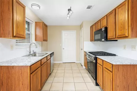 Kitchen - 4414 Bridgevillage Dr, Spring, TX 77373 photo 6 of 10
