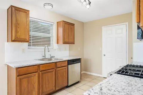 Kitchen - 4414 Bridgevillage Dr, Spring, TX 77373 photo 7 of 10