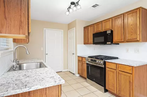 Kitchen - 4414 Bridgevillage Dr, Spring, TX 77373 photo 8 of 10