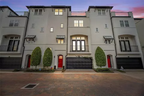 8928 Lakeshore Bend Dr, Houston, TX 77080