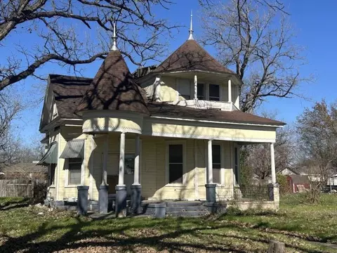 601 E Michalk St, Thorndale, TX 76577