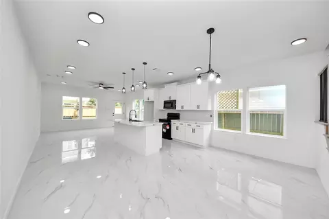 8023 Brandon St, Houston, TX 77051