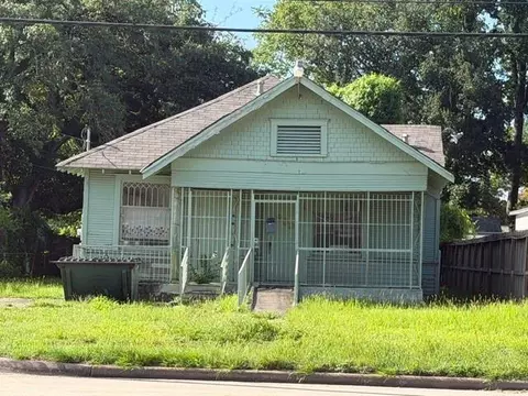 909 W Little York Rd, Houston, TX 77091