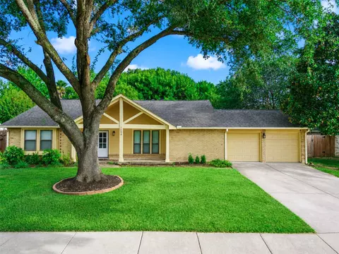 1208 Piney Woods Dr, Friendswood, TX 77546