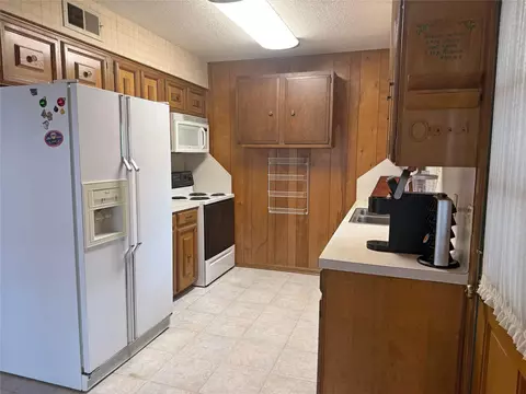 Kitchen - 192 Sam Houston Loop, Point Blank, TX 77364 photo 1 of 2
