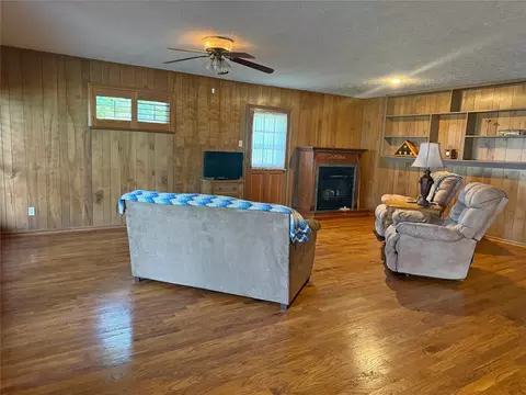 Living - 192 Sam Houston Loop, Point Blank, TX 77364 photo 4 of 10