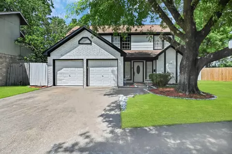 8006 Summer Trail Dr, Houston, TX 77040