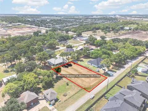 5810 Meadow Ln, Richmond, TX 77469
