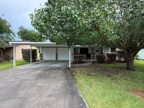 2637 Hampton Ln, Port Neches, TX 77651