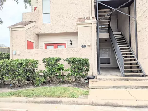 10855 Meadowglen Ln #702, Houston, TX 77042