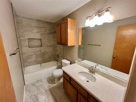 Bath - 1039-1045 N Chenango St, Angleton, TX 77515 photo 2 of 2