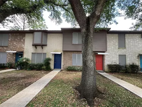 Exterior - 1039-1045 N Chenango St, Angleton, TX 77515 photo 2 of 8