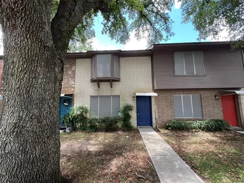 Exterior - 1039-1045 N Chenango St, Angleton, TX 77515 photo 4 of 8