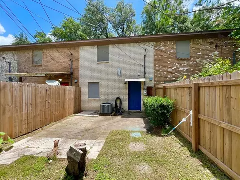 Exterior - 1039-1045 N Chenango St, Angleton, TX 77515 photo 6 of 8