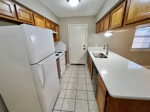 Kitchen - 1039-1045 N Chenango St, Angleton, TX 77515 photo 2 of 2