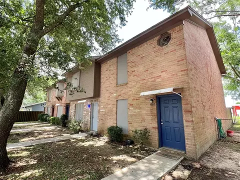 Exterior - 1039-1045 N Chenango St, Angleton, TX 77515 photo 7 of 8