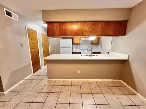 Kitchen - 1039-1045 N Chenango St, Angleton, TX 77515 photo 1 of 2