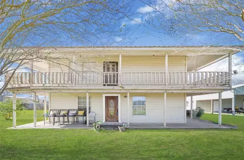 610 12th St, Dickinson, TX 77539