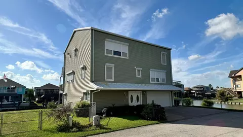 7 S Skimmer St, La Marque, TX 77568