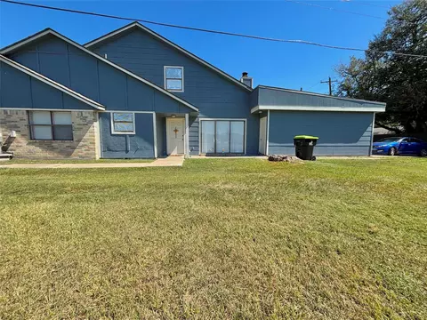 600 Price Dr, Wharton, TX 77488