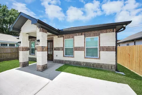 516 Bolster St, Baytown, TX 77520