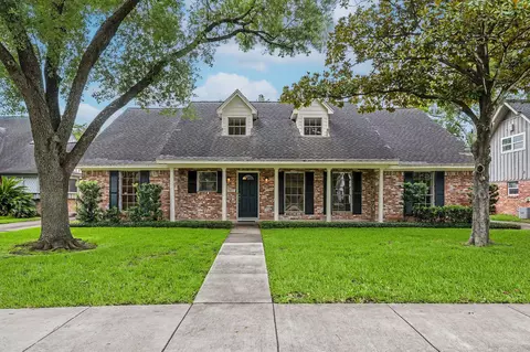 7827 Meadowbriar Ln, Houston, TX 77063