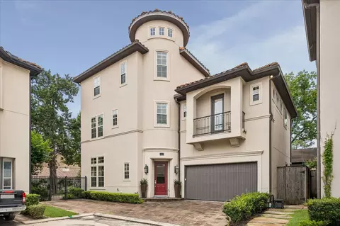 907 Queen Annes Rd, Houston, TX 77024