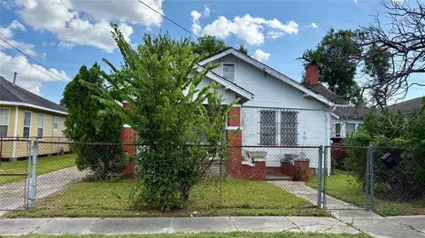 6722 Avenue E, Houston, TX 77011