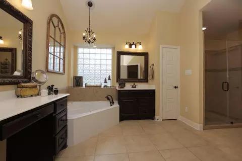 Bath - 1547 Ruby Dr, Willis, TX 77378 photo 1 of 8