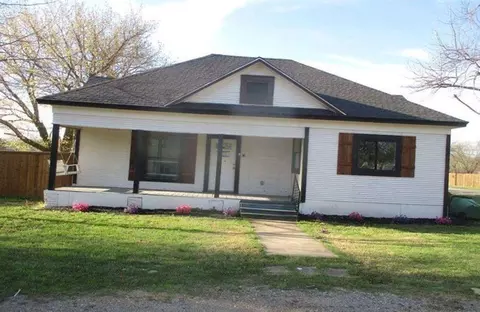 115 W Spruce St, Whitewright, TX 75491