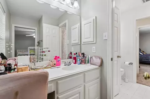 Bath - 410 Spring Lakes Hvn, Spring, TX 77373 photo 4 of 5