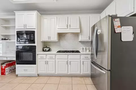 Kitchen - 410 Spring Lakes Hvn, Spring, TX 77373 photo 1 of 3