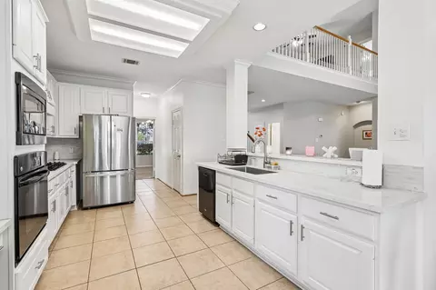 Kitchen - 410 Spring Lakes Hvn, Spring, TX 77373 photo 3 of 3