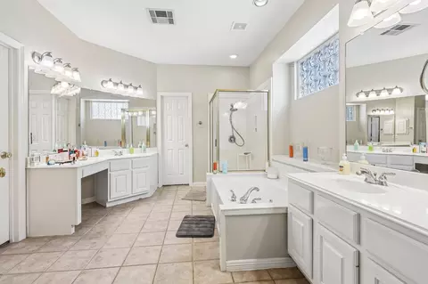 Bath - 410 Spring Lakes Hvn, Spring, TX 77373 photo 2 of 5