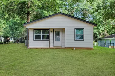 13 Hill Ln, Coldspring, TX 77331