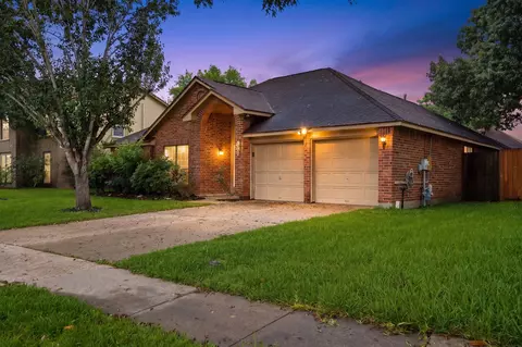 2004 Landing Blvd, League City, TX 77573