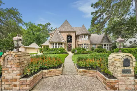 4703 Breezy Point Dr, Kingwood, TX 77345