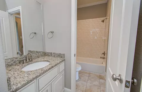 Bath - 2726 Kingston Bluff Ln, Katy, TX 77494 photo 7 of 10